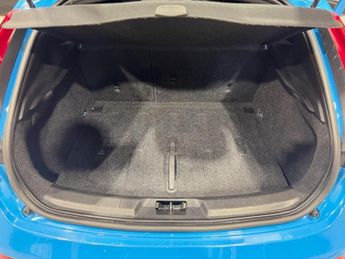 VOLVO V40 1.6 D2 R-Design Lux Nav