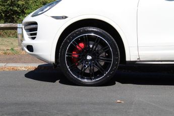 PORSCHE CAYENNE 4.8 T V8