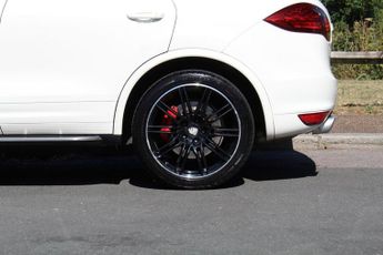 PORSCHE CAYENNE 4.8 T V8