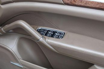 PORSCHE CAYENNE 4.8 T V8