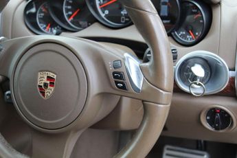 PORSCHE CAYENNE 4.8 T V8