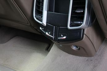 PORSCHE CAYENNE 4.8 T V8