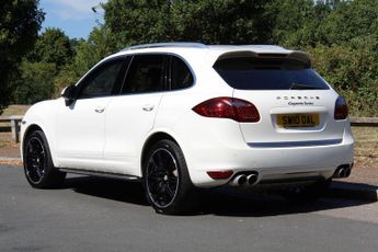 PORSCHE CAYENNE 4.8 T V8