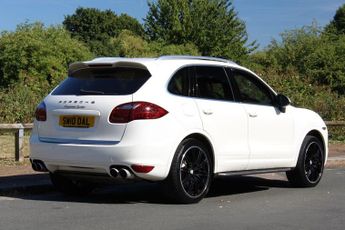 PORSCHE CAYENNE 4.8 T V8