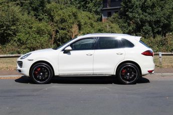 PORSCHE CAYENNE 4.8 T V8