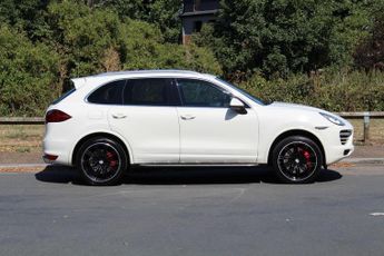 PORSCHE CAYENNE 4.8 T V8