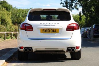 PORSCHE CAYENNE 4.8 T V8