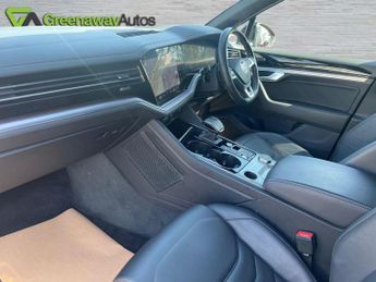 VOLKSWAGEN TOUAREG 3.0 TDI V6 R-Line Tech Tiptronic 4Motion Euro 6 (s/s) 5dr