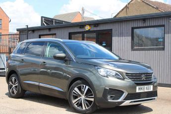PEUGEOT 5008 1.2 PureTech Allure