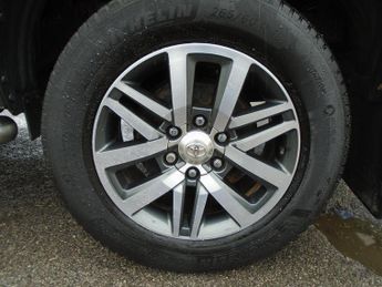 TOYOTA HILUX 2.4 D-4D Invincible X