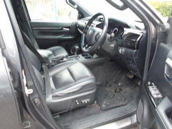 TOYOTA HILUX 2.4 D-4D Invincible X