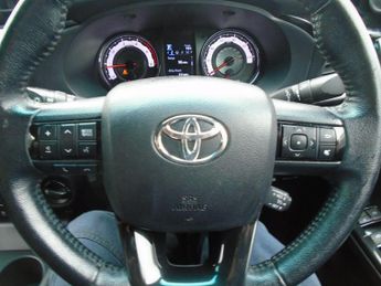 TOYOTA HILUX 2.4 D-4D Invincible X
