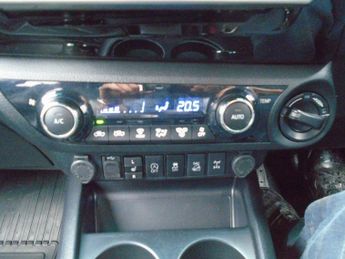 TOYOTA HILUX 2.4 D-4D Invincible X