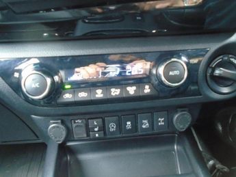 TOYOTA HILUX 2.4 D-4D Invincible X