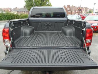 TOYOTA HILUX 2.4 D-4D Invincible X