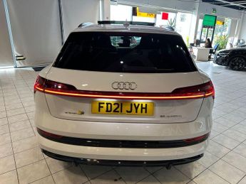AUDI E-TRON 55 Vorsprung
