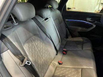 AUDI E-TRON 55 Vorsprung