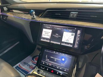 AUDI E-TRON 55 Vorsprung