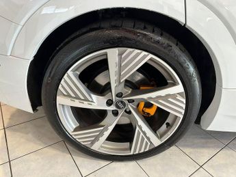 AUDI E-TRON 55 Vorsprung