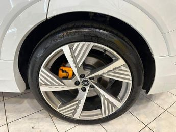 AUDI E-TRON 55 Vorsprung