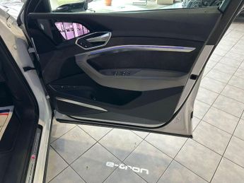 AUDI E-TRON 55 Vorsprung
