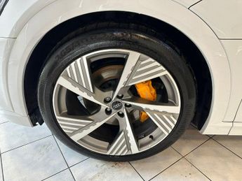 AUDI E-TRON 55 Vorsprung