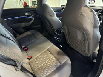 AUDI E-TRON 55 Vorsprung