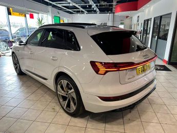 AUDI E-TRON 55 Vorsprung