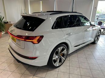 AUDI E-TRON 55 Vorsprung