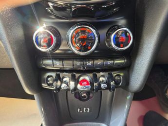 MINI HATCH COOPER 1.5 AUTO 5DR