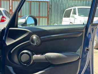 MINI HATCH COOPER 1.5 AUTO 5DR
