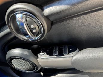MINI HATCH COOPER 1.5 AUTO 5DR