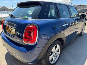 MINI HATCH COOPER 1.5 AUTO 5DR