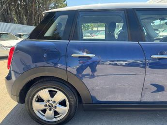 MINI HATCH COOPER 1.5 AUTO 5DR