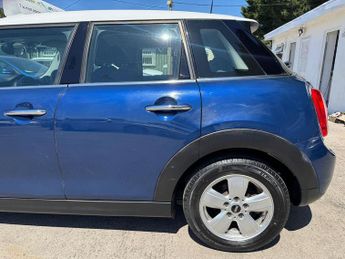 MINI HATCH COOPER 1.5 AUTO 5DR