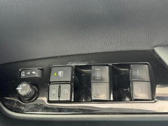 TOYOTA PRIUS 1.8 VVT-h Business Edition Hatchback 5dr Petrol Hybrid CVT Euro 