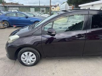 TOYOTA VITZ 1.3 CIER 5DR