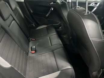 PEUGEOT 2008 1.2 PureTech Allure