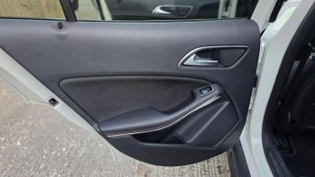 MERCEDES-BENZ GLA 2.1 GLA220d AMG Line (Premium Plus) 7G-DCT 4MATIC Euro 6 (s/s) 5