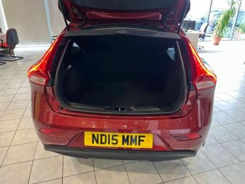 VOLVO V40 2.0 Momentum D2