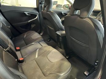 VOLVO V40 2.0 Momentum D2