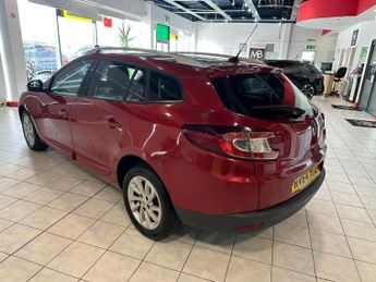 RENAULT MEGANE 1.5 Dynamique TomTom dCi 110 Auto EDC