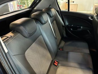 VAUXHALL CORSA 1.4 i 16v Design