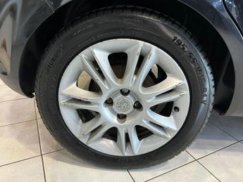 VAUXHALL CORSA 1.4 i 16v Design