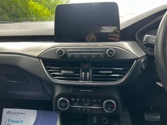 FORD FOCUS 1.0 T EcoBoost Titanium