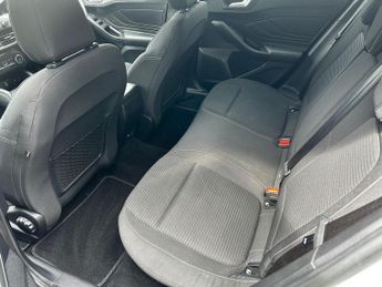 FORD FOCUS 1.0 T EcoBoost Titanium