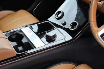 LAND ROVER RANGE ROVER VELAR 3.0 D300 R-Dynamic HSE