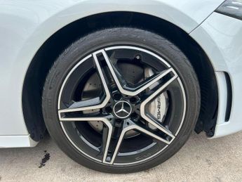 MERCEDES-BENZ A CLASS 2.0 A35 AMG SpdS DCT 4MATIC Euro 6 (s/s) 5dr