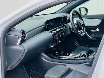 MERCEDES-BENZ A CLASS 2.0 A35 AMG SpdS DCT 4MATIC Euro 6 (s/s) 5dr