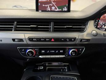 AUDI Q7 3.0 TDI V6 S line